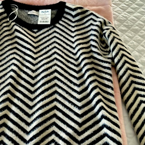 Sweater - Picture 1 of 1